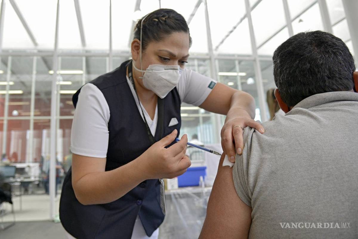 Maestros de Coahuila que rechazaron vacuna contra COVID-19 deberán hacerse pruebas cada quincena