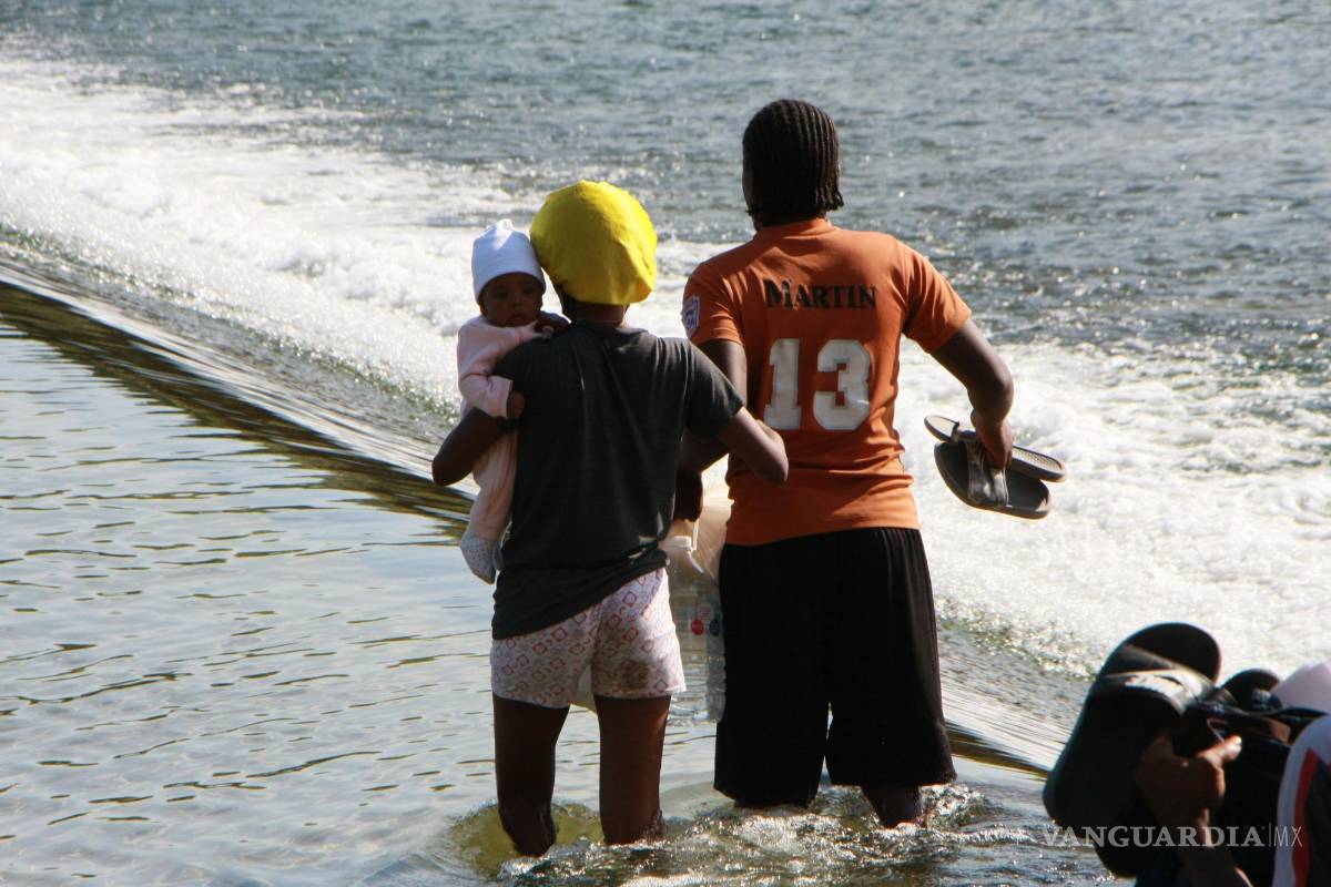 A orilla del río esperan miles asilo en Estados Unidos