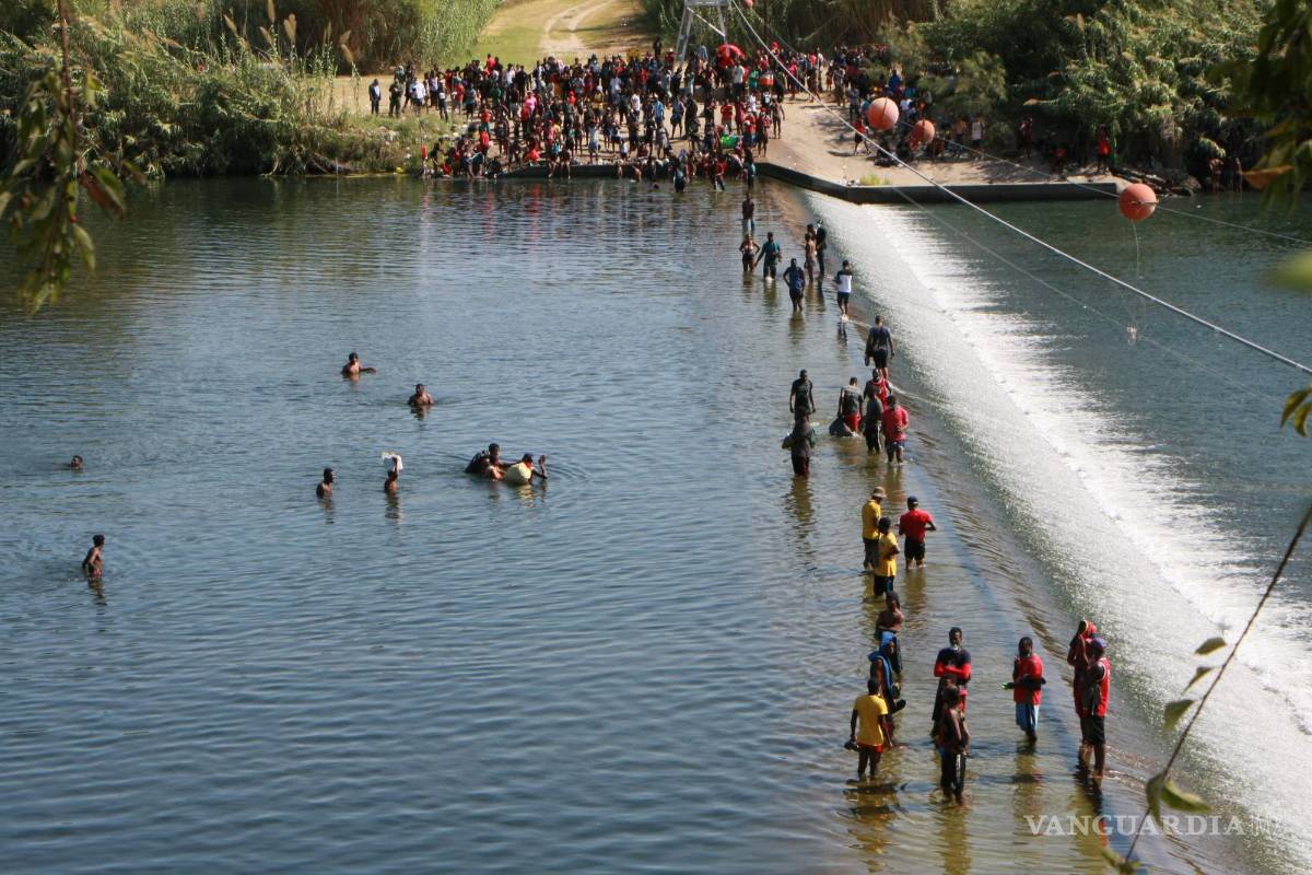 A orilla del río esperan miles asilo en Estados Unidos
