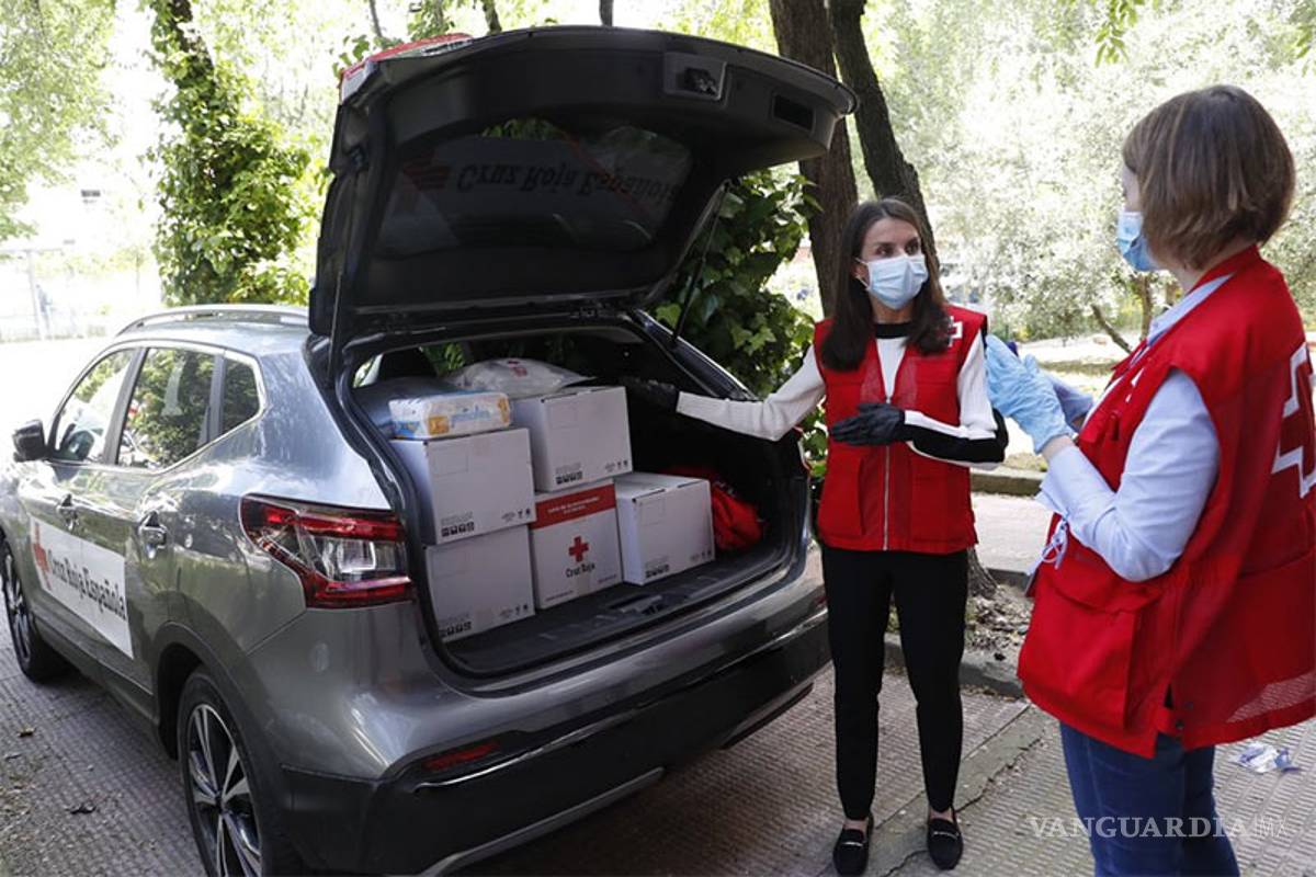 La Reina Letizia lucha contra el COVID-19 como voluntaria en la Cruz Roja