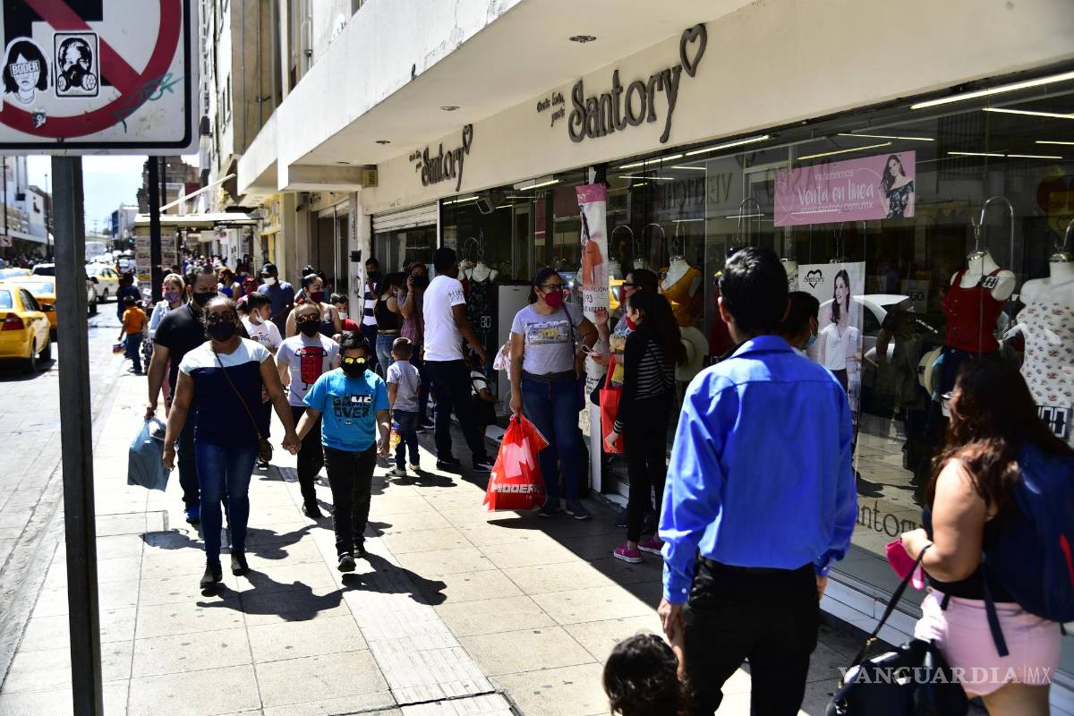 Disfrutan saltillenses día de asueto en familia