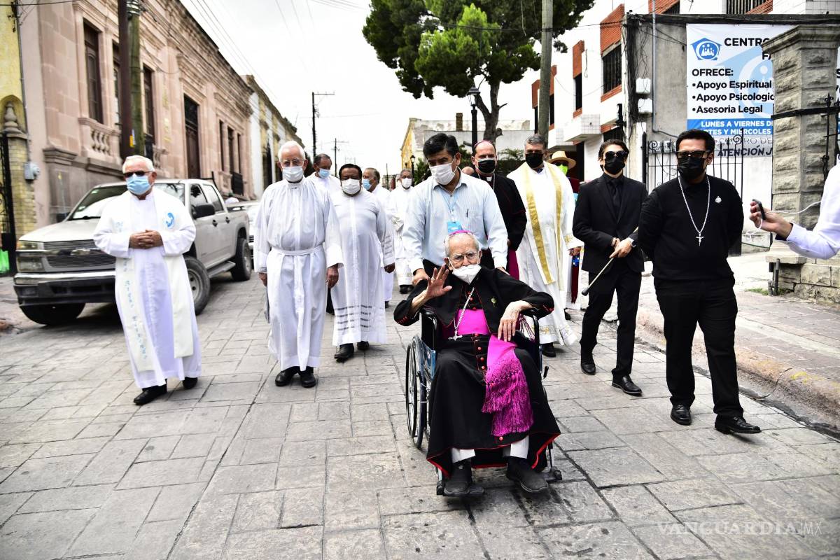 Saltillo: Padre Francisco Villalobos da positivo a COVID; no tiene síntomas