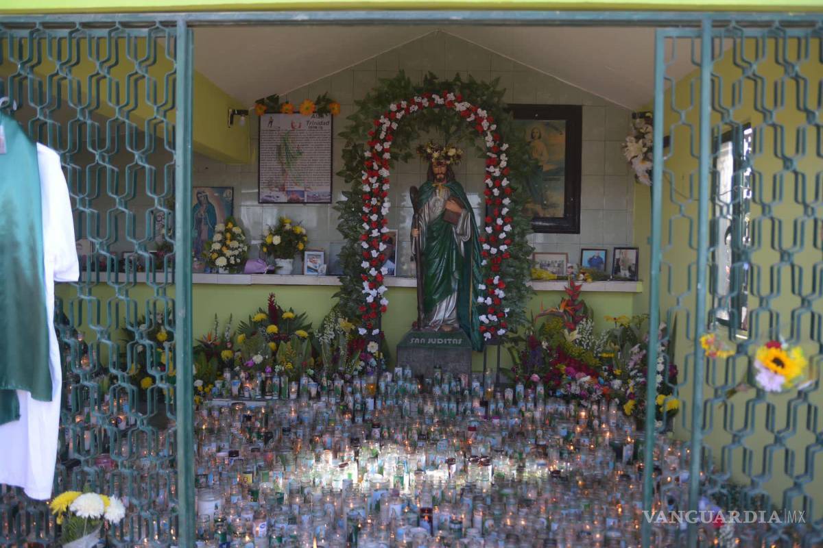 Miles visitan Capilla de San Judas en el Ejido 8 de enero en Frontera, Coahuila