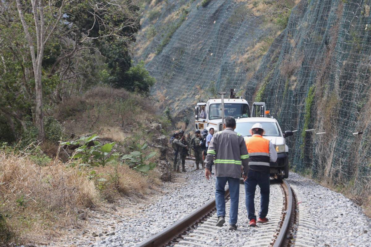 Realiza FGR peritajes donde descarriló Tren del Istmo