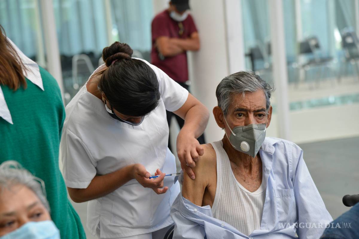 Extienden hasta este viernes la vacunación antiCOVID de 50 años y más en Saltillo