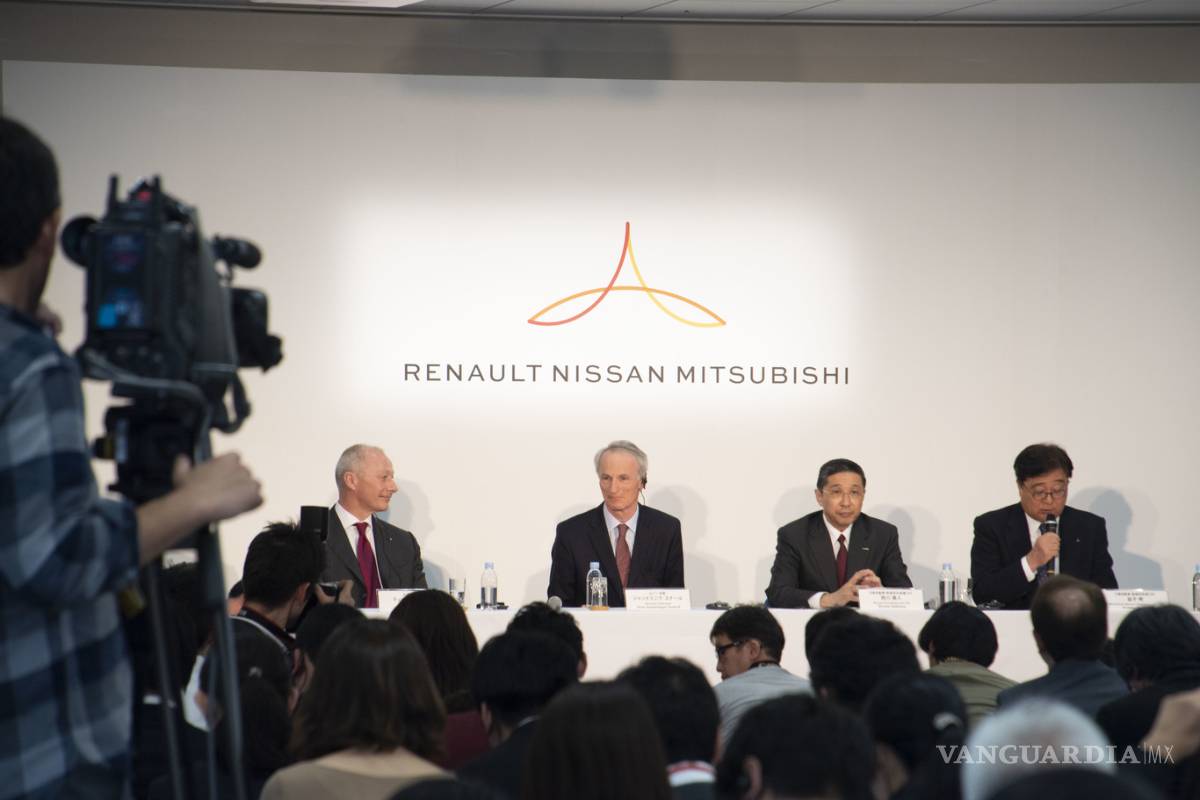 Renault busca fusionarse por completo con Nissan, además analizan una oferta para FCA