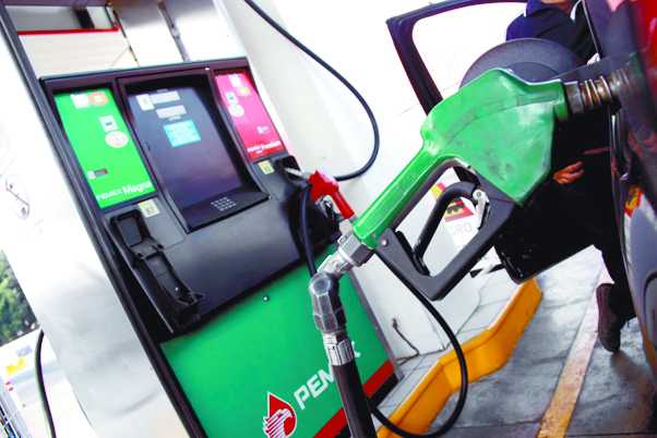 Piden postergar liberación en el precio de las gasolinas