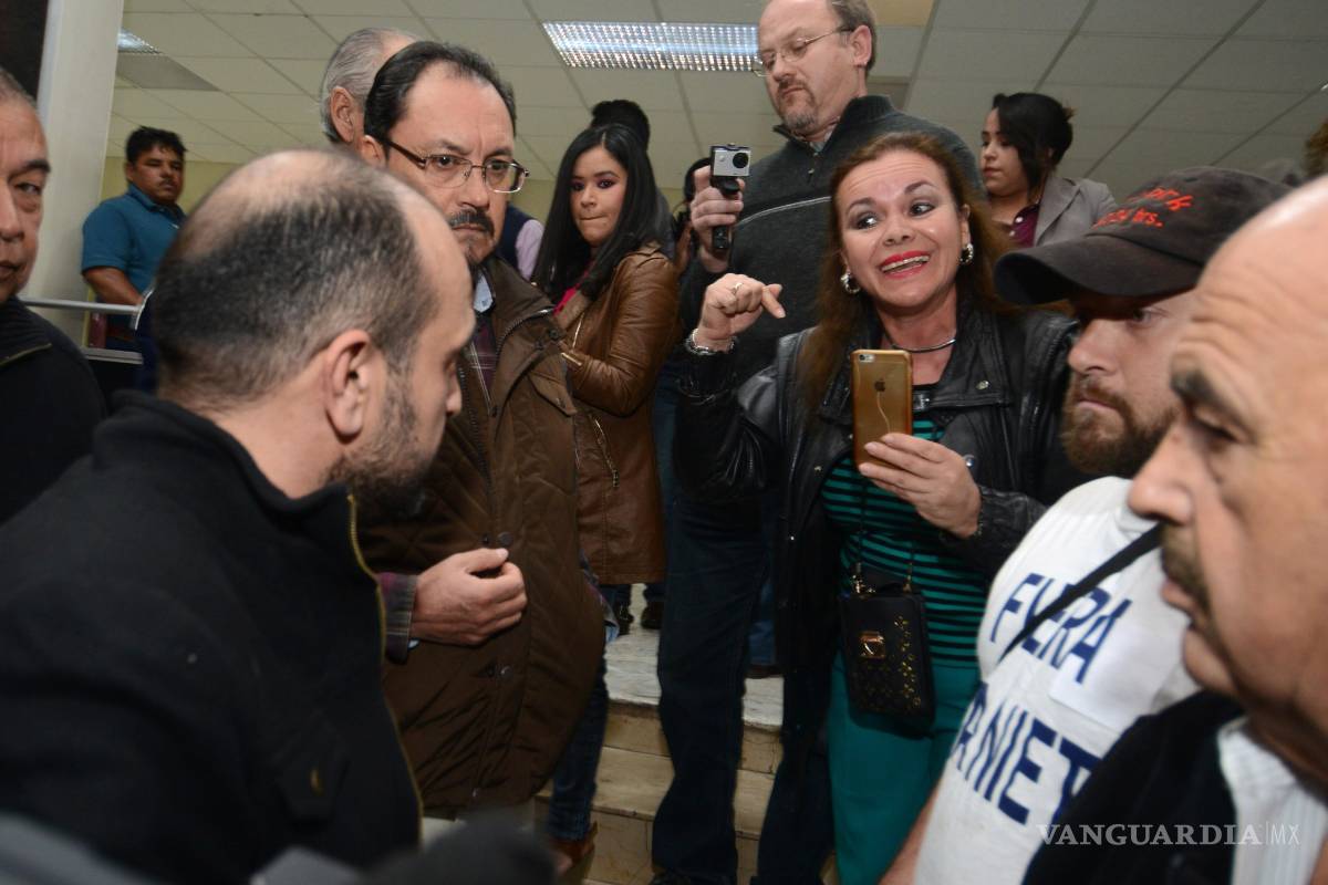 Persisten protestas por alza al transporte