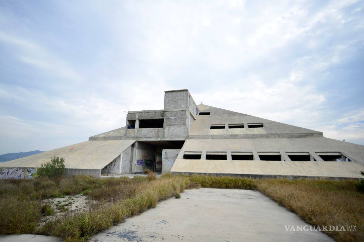 Entregan a Bomberos ‘La Pirámide’