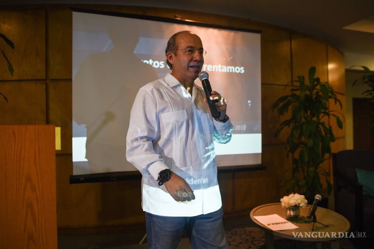 La difícil decisión de omitir y justificar en el libro de Felipe Calderón