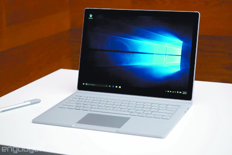 Presenta Microsoft su primer portátil para lidiar con Apple