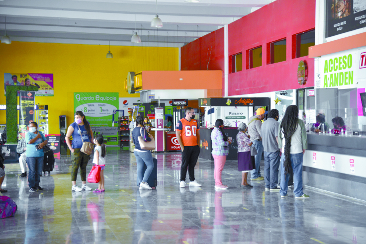 Insisten saltillenses en vacacionar en playas pese a tercera ola de COVID