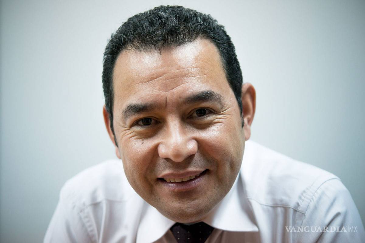 Jimmy Morales, presidente electo de Guatemala, llega a México