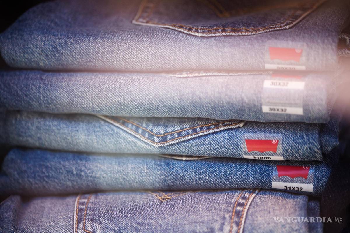 Encarecerán los aranceles zapatillas, jeans y casi toda la ropa en EU, advierte el sector textil