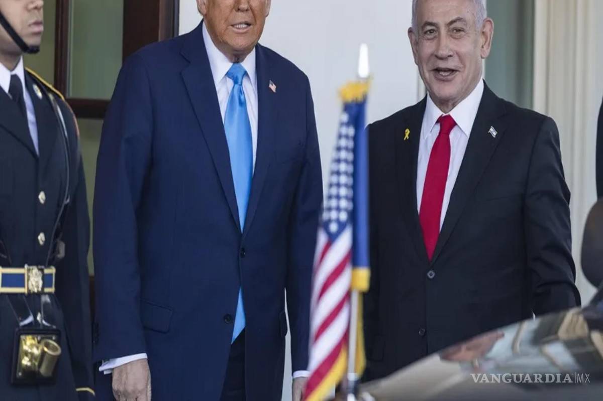 $!Donald Trump (i), saluda al primer ministro de Israel, Benjamin Netanyahu (d), en la Casa Blanca.
