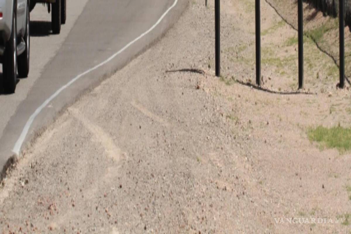 $!Autos esperan para entrar a Fort Bliss en El Paso, Texas, el 9 de septiembre de 2014.