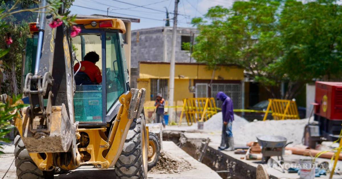 Rehabilitan red de drenaje sanitario en cruce de bulevares Jaime Benavides y Del Valle, en Ramos Arizpe