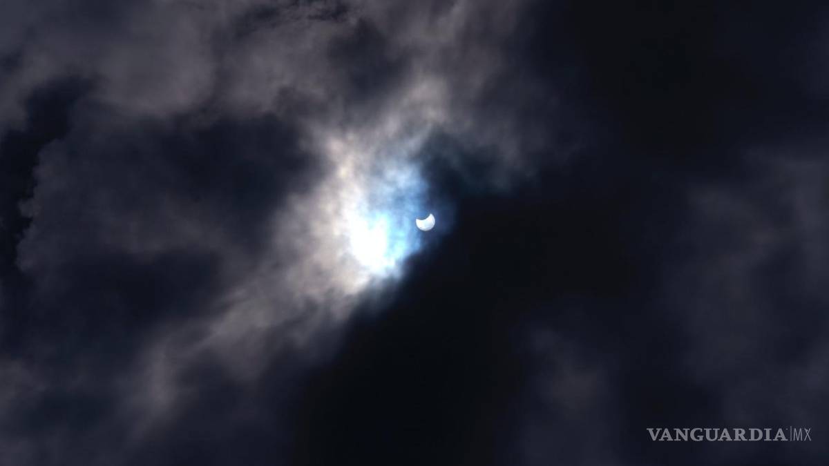 Así cautiva, maravilla y asombra el eclipse solar desde Mazatlán hasta la isla de Terranova (fotos)