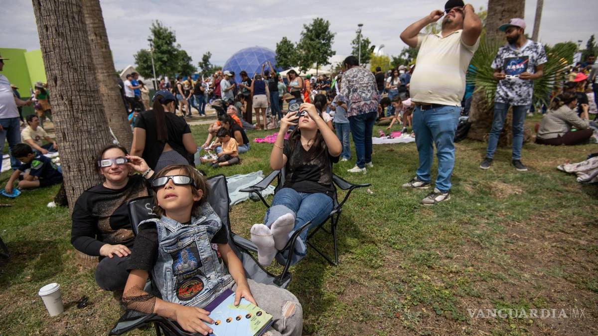 Así cautiva, maravilla y asombra el eclipse solar desde Mazatlán hasta la isla de Terranova (fotos)