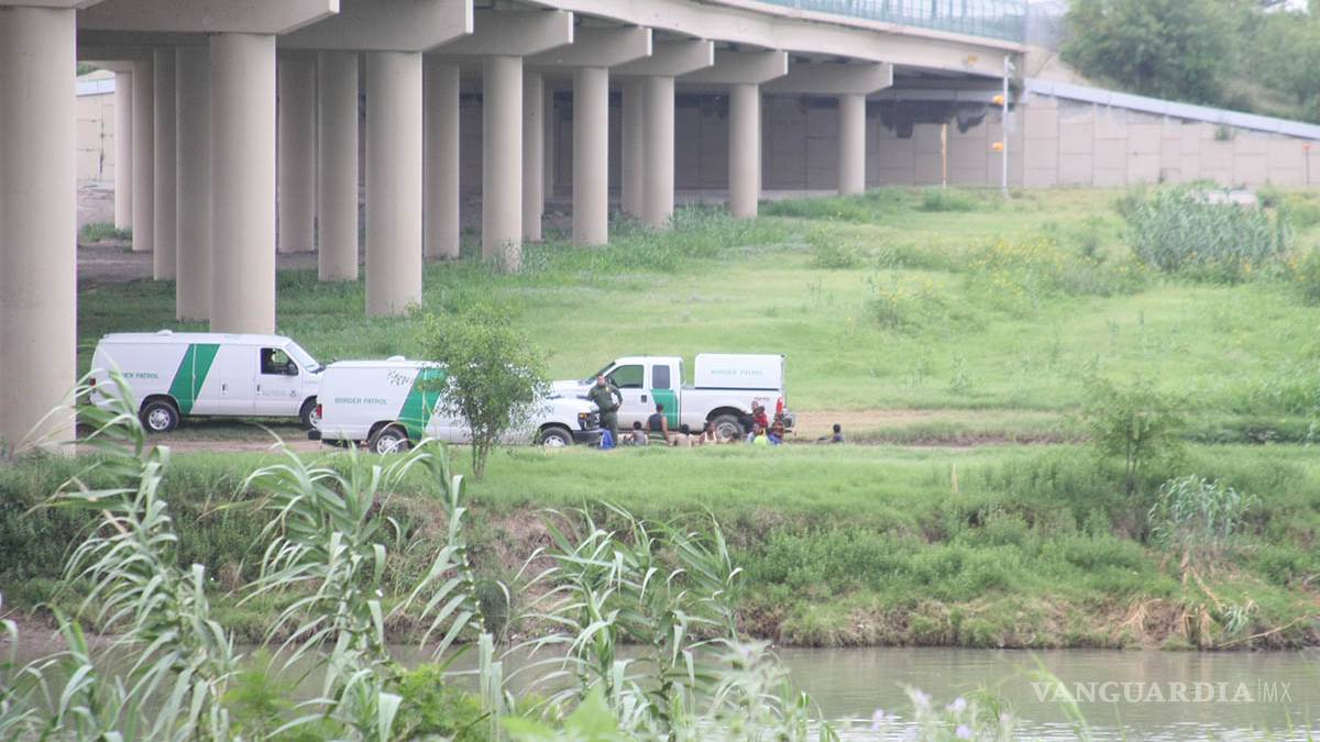 ‘Blindan’ militares estadounidenses la frontera EU-Coahuila; instalan barricadas para evitar ingreso de caravana migrante