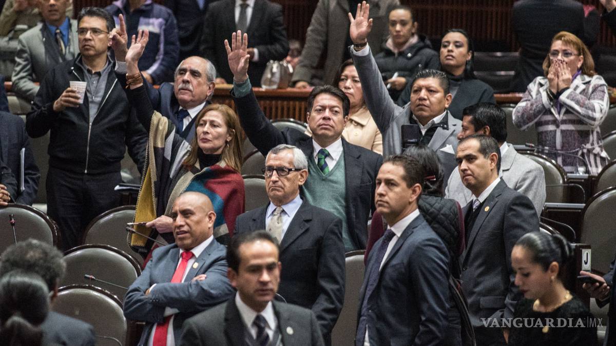 Seis diputados piden licencia para incorporarse a equipo de AMLO; cuatro serán 'superdelegados'