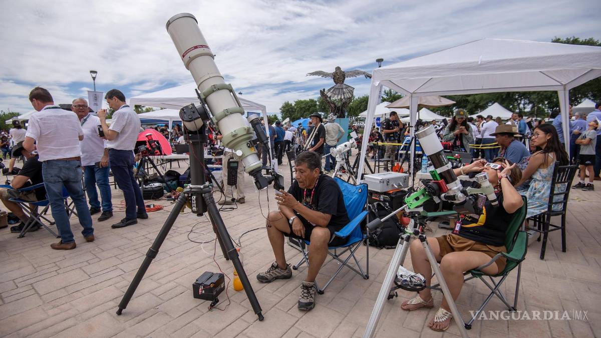Así cautiva, maravilla y asombra el eclipse solar desde Mazatlán hasta la isla de Terranova (fotos)