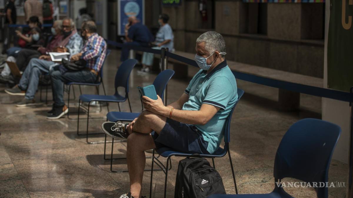 ¿Una ‘pandemia triple’? vuelven infecciones mientras COVID sube