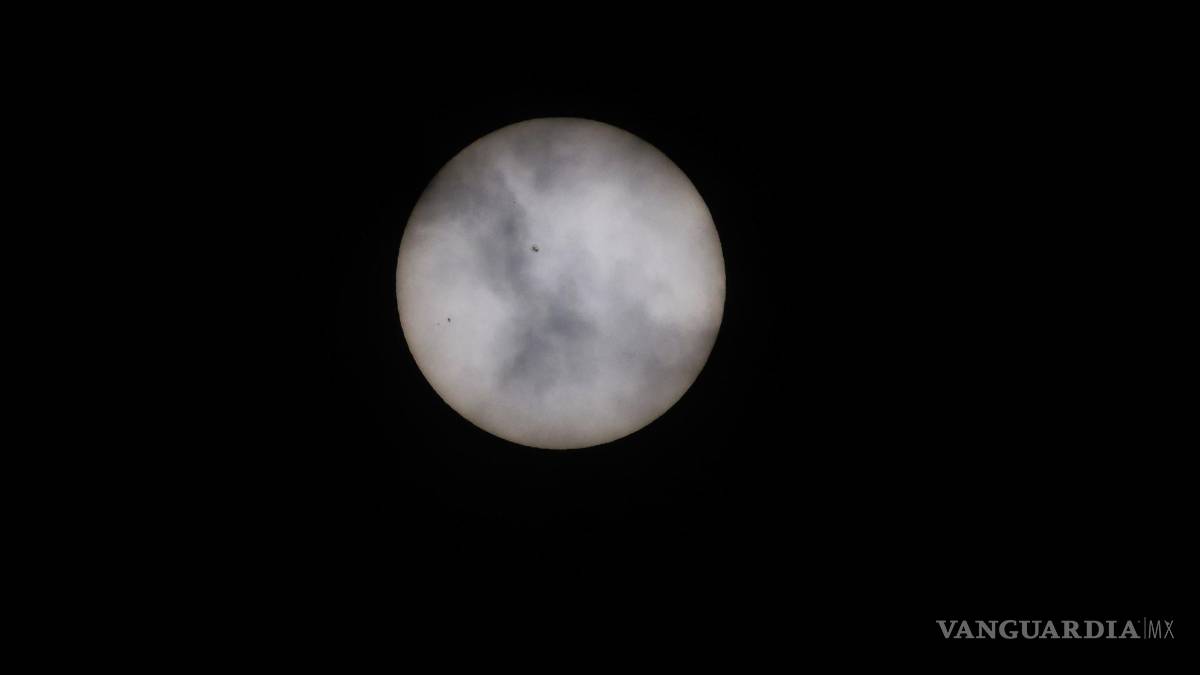 Así cautiva, maravilla y asombra el eclipse solar desde Mazatlán hasta la isla de Terranova (fotos)