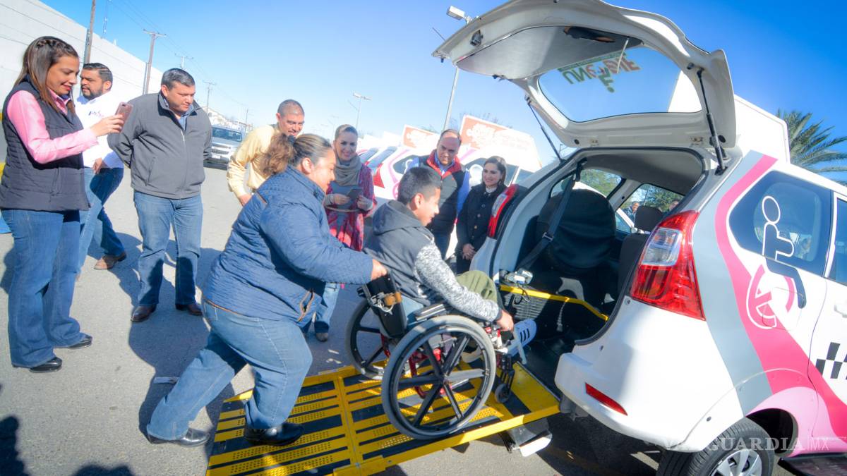 Apoyan con vales para transporte a personas con capacidades diferentes en Piedras Negras