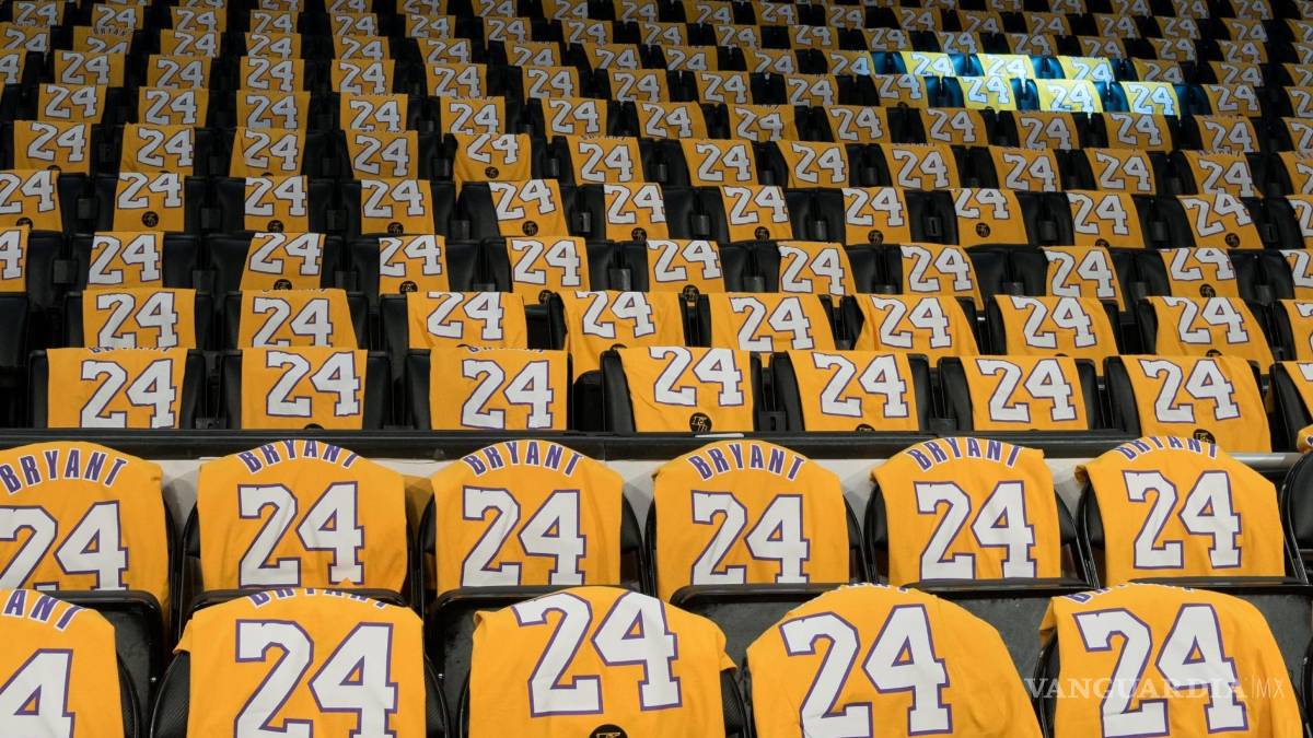 Usher le canta a Kobe Bryant en emotivo homenaje en el Staples Center