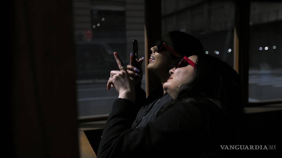 Así cautiva, maravilla y asombra el eclipse solar desde Mazatlán hasta la isla de Terranova (fotos)