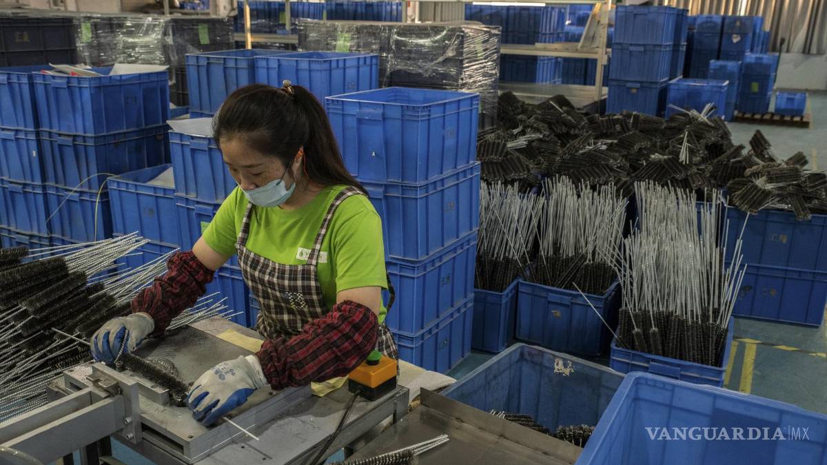 Suaviza Gobierno chino tono a la hora de hacer negocios; pasa de disciplinador a animador