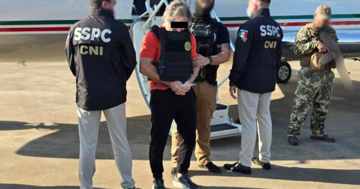 Cambia ruta que traslada a Hernán Bermúdez a México; realiza escala en Colombia