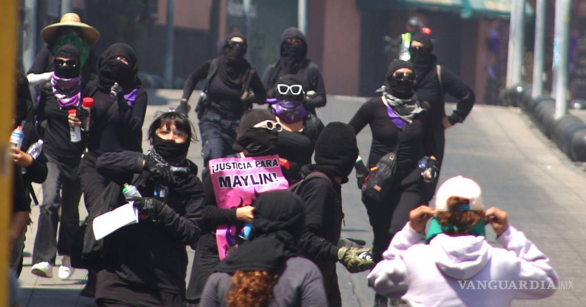 Bloque Negro escolta a los colectivos y mujeres durante el 8M en la CDMX
