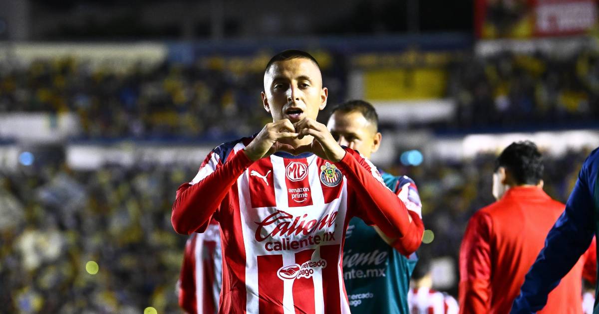 Chivas vence 2-1 al América y se adueña del Clásico Nacional
