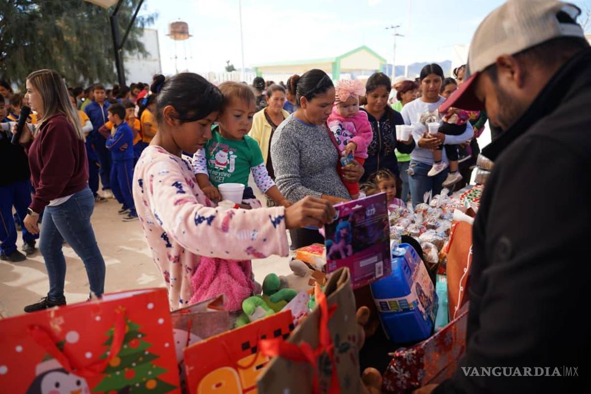 $!Las niñas y niños participaron en actividades tradicionales como la ruptura de piñatas.