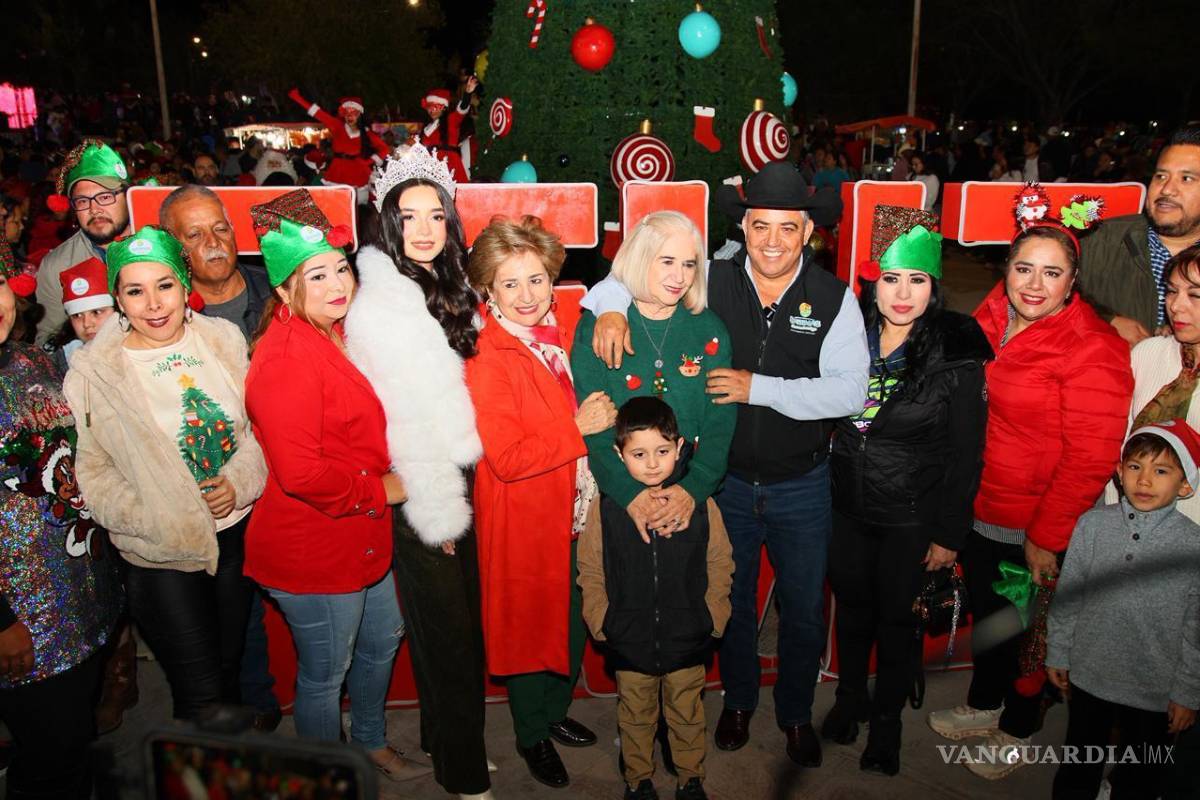 Encienden la Navidad en Sabinas con el Pino y la Villa Navideña 2025