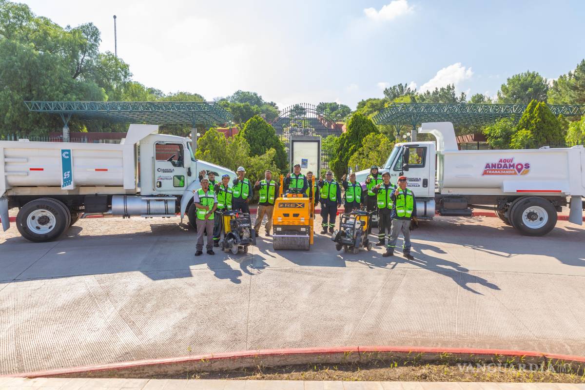 Incorporan tres nuevos camiones materialistas a labores de bacheo en Saltillo