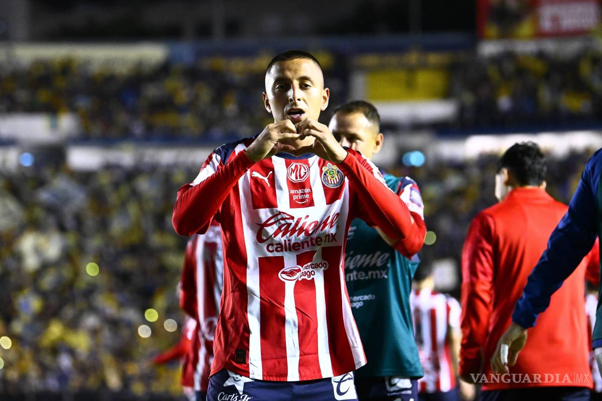 Chivas vence 2-1 al América y se adueña del Clásico Nacional