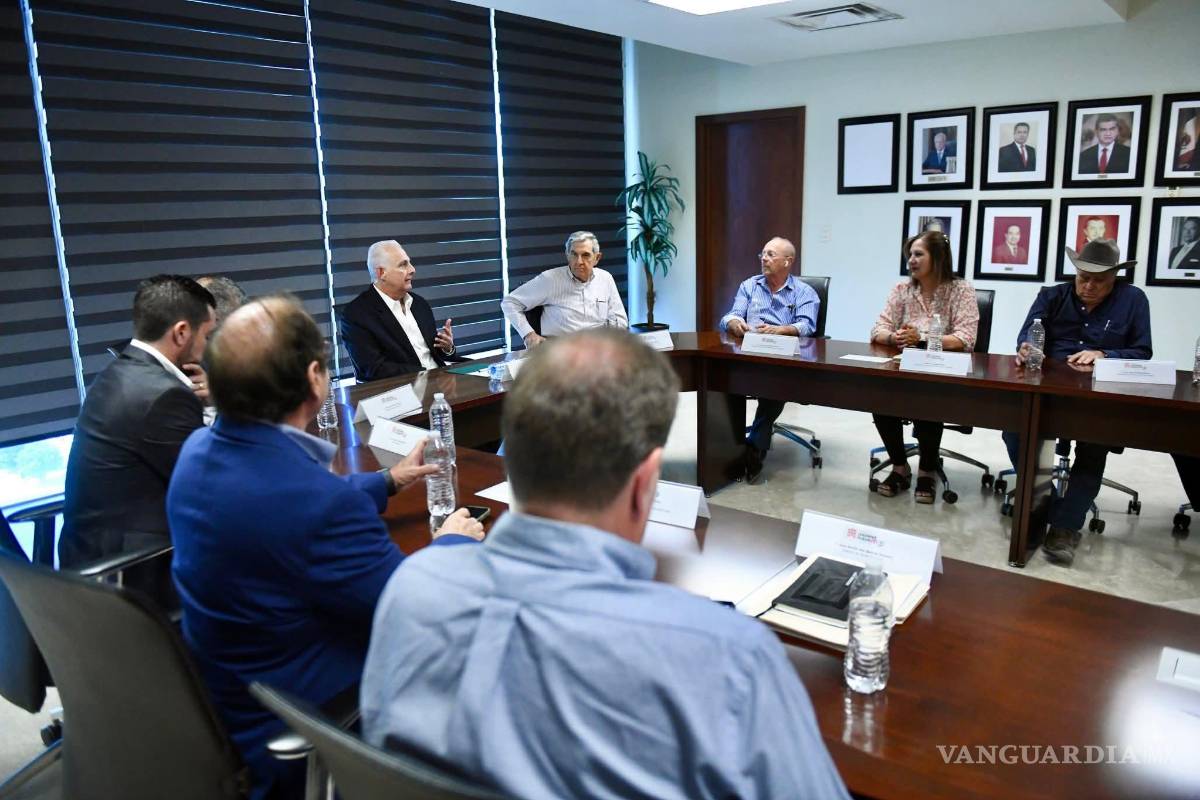 Alcalde de Torreón y colonos buscan solución a la falta de estacionamiento en clínicas