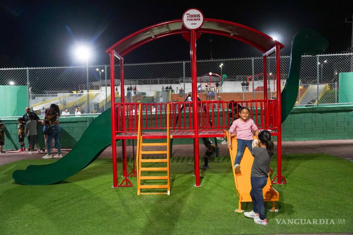 $!También se entregó la rehabilitación de la plaza en la colonia Fidel Velázquez.