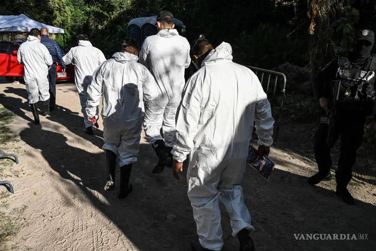 Hallan 7 muertos en Zacatecas y detienen a policías potosinos a pocos metros de la escena