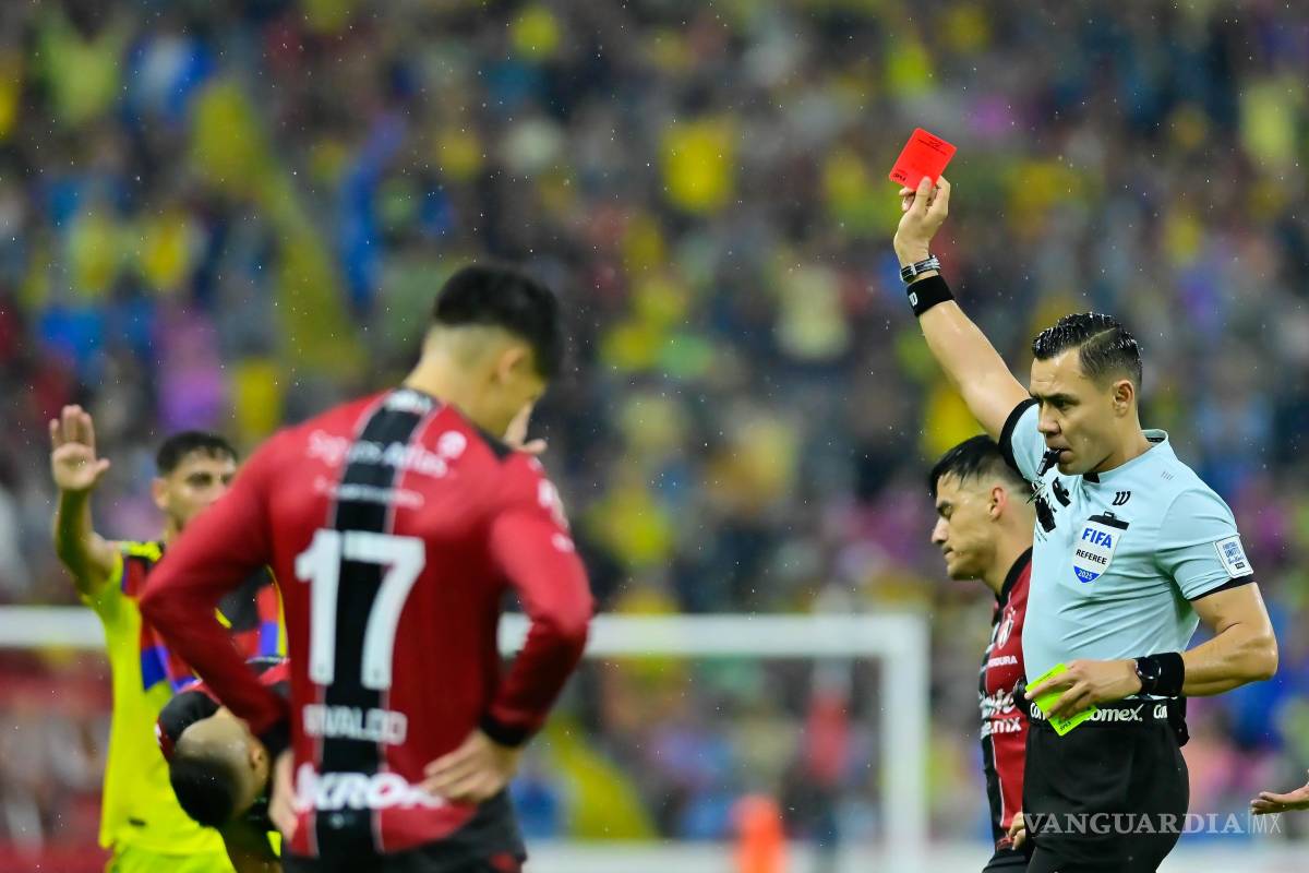 Cada vez que el Gato Ortiz pita al América, hay penal: tres partidos seguidos lo confirman