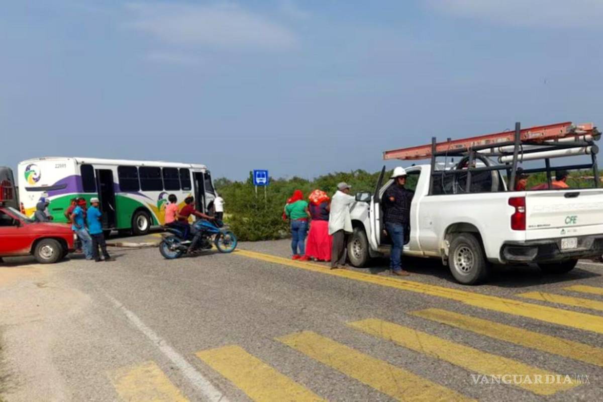 Pobladores bloquean carretera Transístmica; exigen solución rápida a apagones