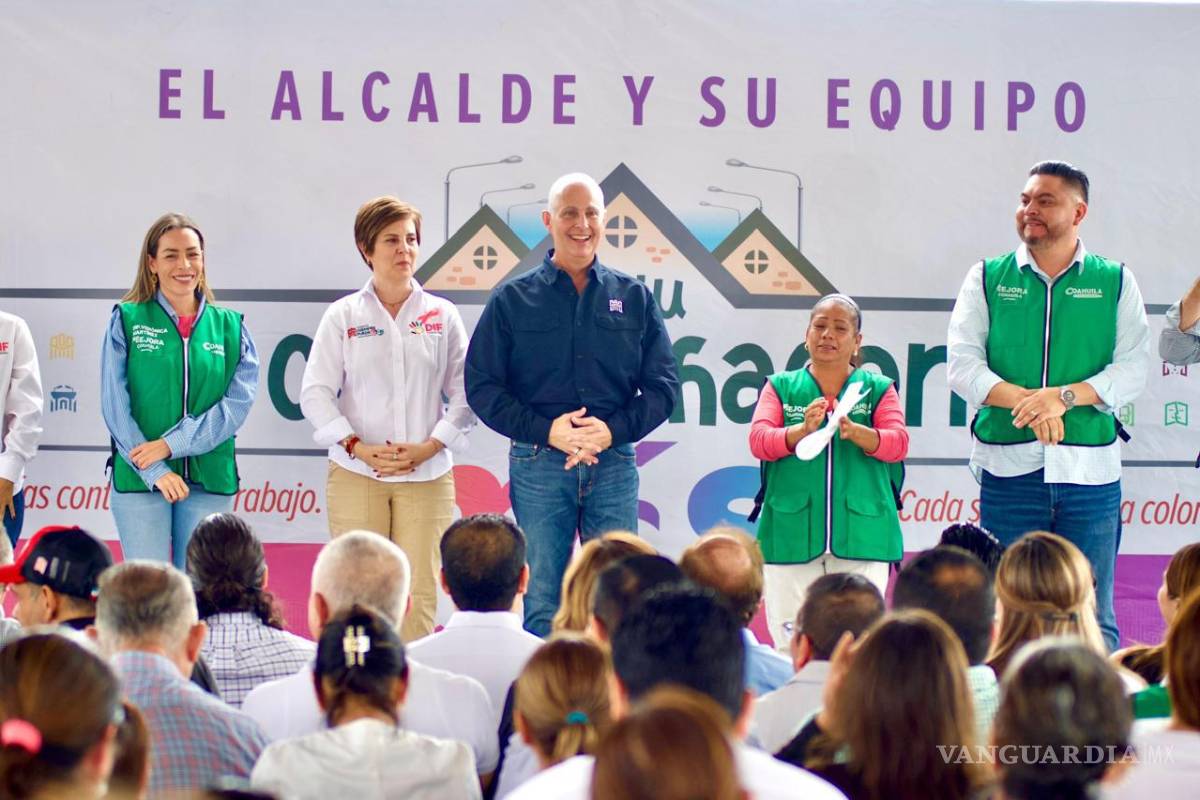 Alcalde de Torreón entrega plazas rehabilitadas y fortalece la convivencia vecinal