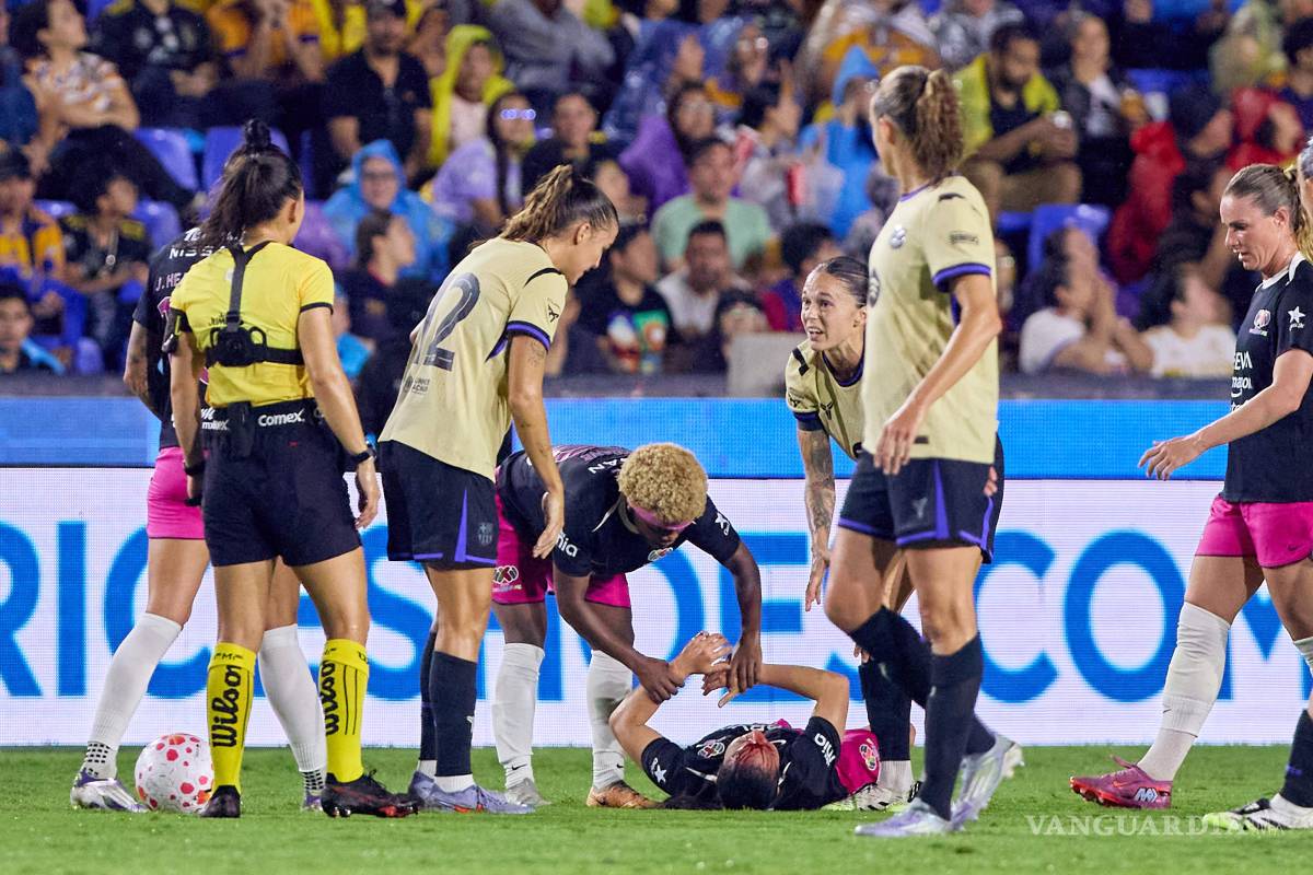 Charlyn Corral será operada tras fuerte golpe en el amistoso entre Liga MX Femenil y Barcelona