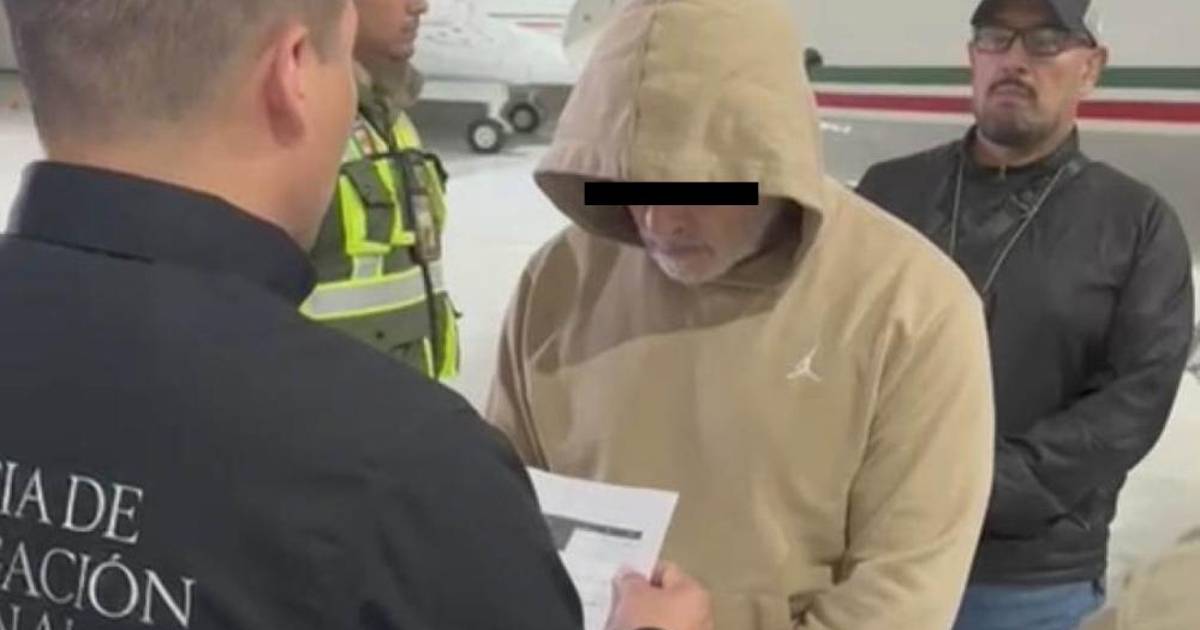 Llega Hernán Bermúdez al aeropuerto de Toluca; será trasladado al Altiplano