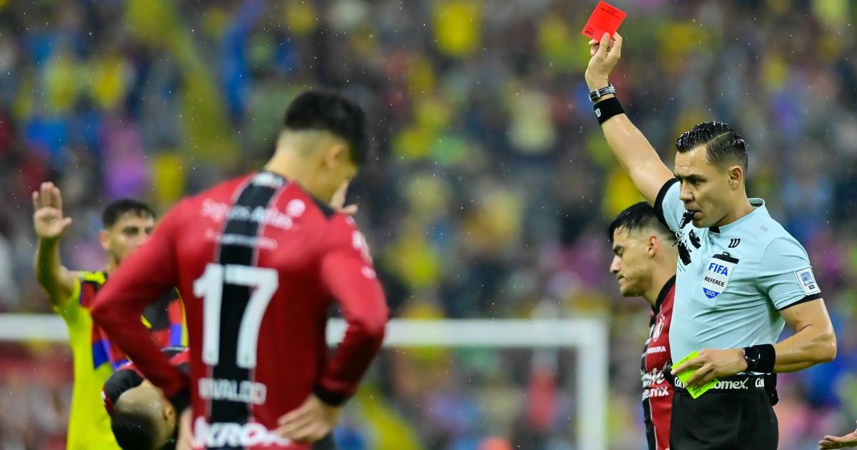 Cada vez que el Gato Ortiz pita al América, hay penal: tres partidos seguidos lo confirman