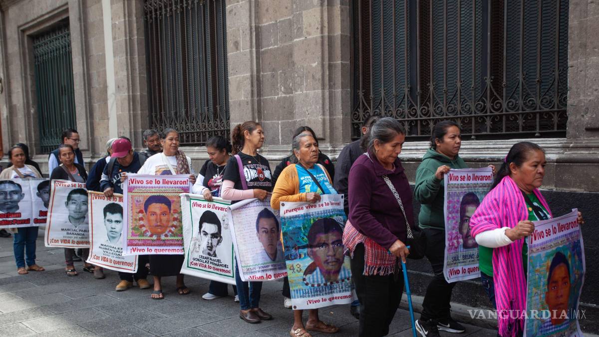 Piden padres de los 43 robustecer acusación contra Aguirre por Ayotzinapa: ‘Estamos lejos de saber el paradero de los normalistas’