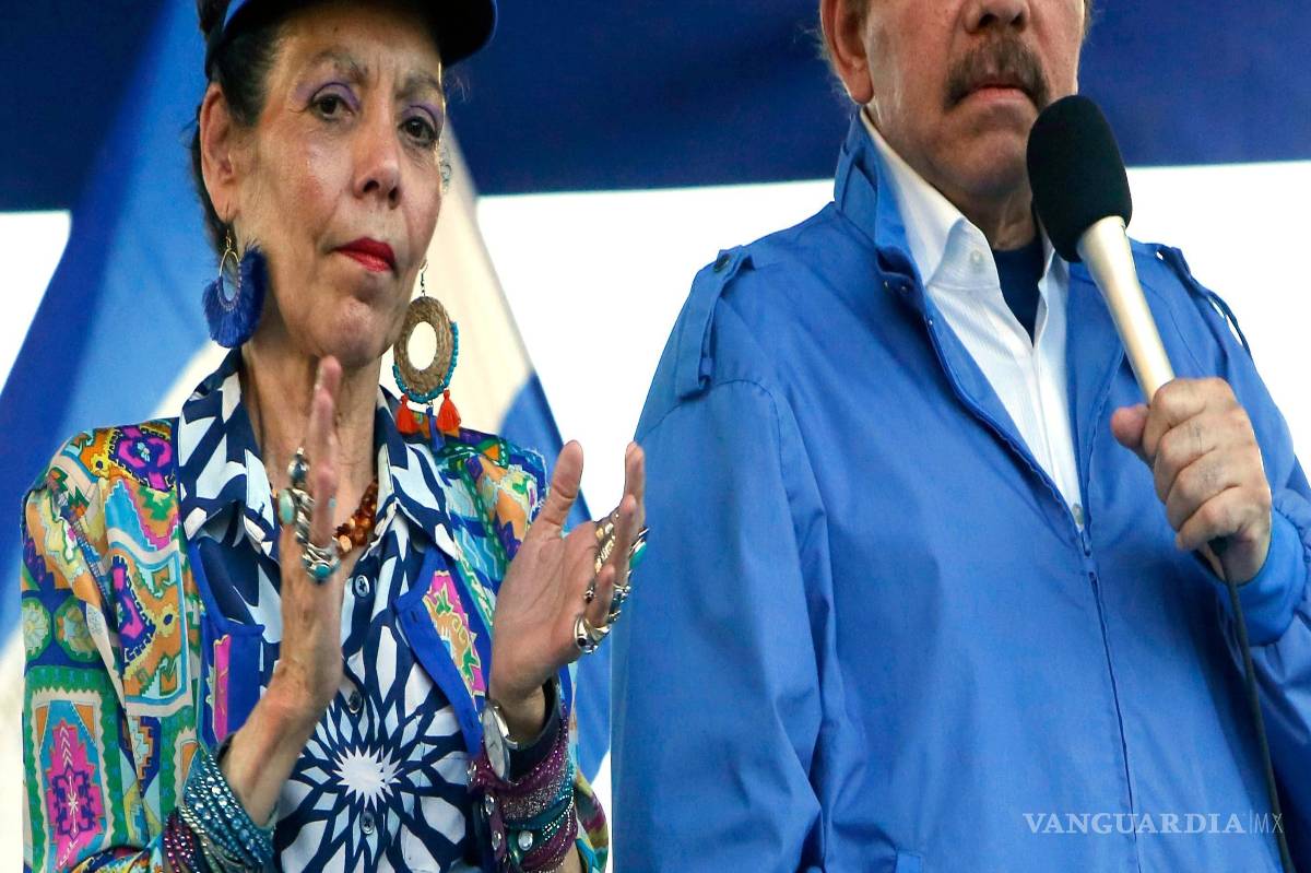 $!El presidente Daniel Ortega y su esposa, la vicepresidenta Rosario Murillo, encabezan un mitin el 5 de septiembre de 2018, en Managua, Nicaragua.